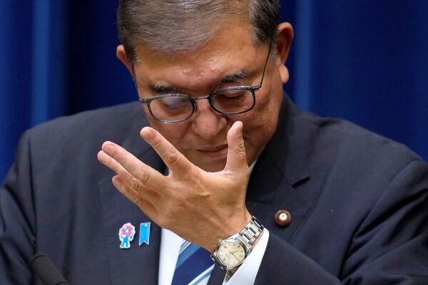 이시바 시게루 일본 총리가 7일 도쿄에서 기자회견을 하고 있다. 로이터 연합뉴스