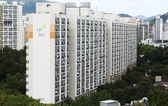 The Junggye Jugong 1st Apartment Complex in Nowon District, northern Seoul, is seen on Sept. 7. [NEWS1]