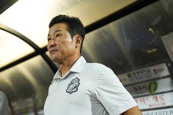 이을용 감독. 경남FC 제공