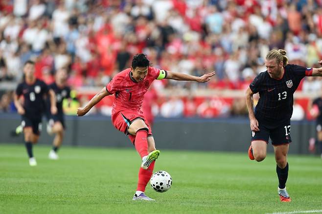 6일(현지시간) 미국 뉴저지주 해리슨 스포츠일러스트레이티드 스타디움에서 열린 한국 대 미국 친선경기에서 한국 손흥민이 드리블 돌파를 시도하고 있다. 연합뉴스