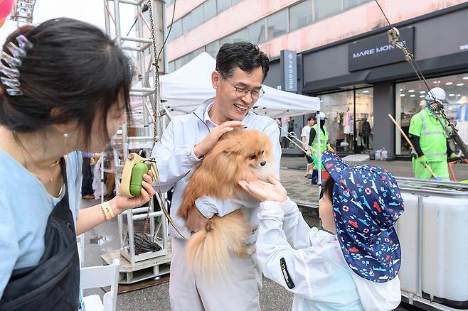 반려견과 함께 한 이기재 양천구청장