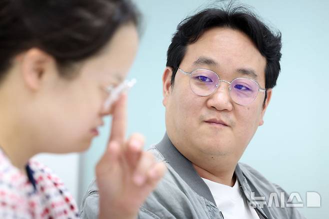 [서울=뉴시스] 박진희 기자 = 연극 '젤리피쉬' 연출 민새롬과 배우 백지윤이 지난 1일 서울 중구 국립극단에서 인터뷰 하고 있다. 2025.09.07. pak7130@newsis.com