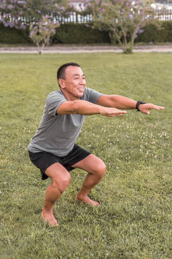 스쿼트, 런지, 브리지, 스텝업 같은 근력 운동은 엉덩이 근육을 직접 단련한다. ⓒfreepik