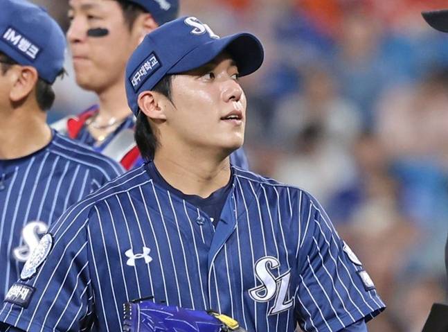 마운드에서 내려오며 아쉬워하는 원태인. /사진=삼성 라이온즈