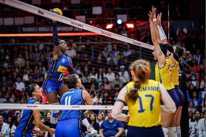 이탈리아와 브라질 간 세계여자배구선수권 경기 장면 [FIVB 홈피 캡처. 재판매 및 DB 금지]