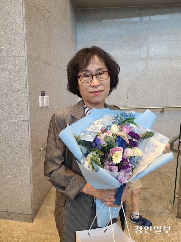 ‘되돌아가고싶은 날들’을 펴낸 석순옥 작가. 광주/이윤희기자·flyhigh@kyeongin.com