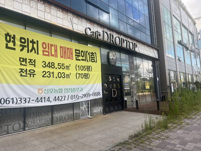 지난 6일 오후 2시 찾은 전남 나주시에 위치한 혁신도시에 위치한 점포 곳곳에 '임대문의' 안내문이 붙어 있다. /박건우 기자