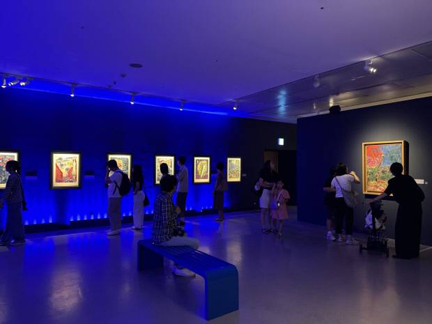 한가람미술관에서 열리고 있는 ‘마르크 샤갈 특별전’은 관람객 10만 명을 돌파했다.