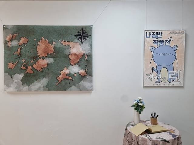 ▲ 경북문화재단 콘텐츠진흥원이 오는 12일까지 경주 황리단길 전시홀에서 지역 작가 나침반의 개인전 '자성의 린'을 개최한다. 사진은 경북웹툰캠퍼스의 지역 작가 전시회 모습. 경북문화재단