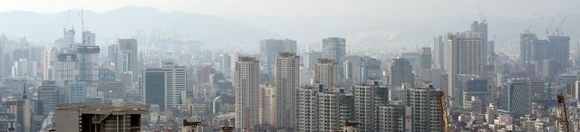 정부의 '9·7 부동산 대책'에 지방이 배제됐다는 지적이다. 사진은 아파트 단지가 주류를 이루는 대구 시가지 전경. 대구일보 DB