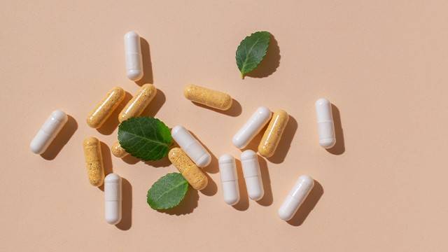 중년 여성의 건강을 지키기 위해서는 비타민, 미네랄 등 핵심 영양소를 충분히 챙겨야 한다｜출처: 클립아트코리아