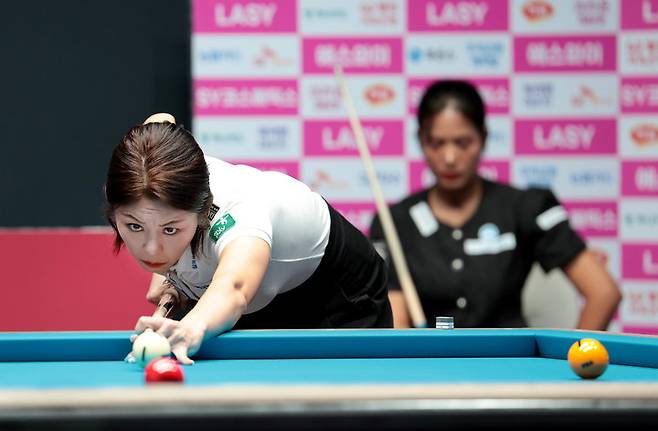 김가영과 스롱 피아비가 4차 투어 결승전에서 맞붙고 있다