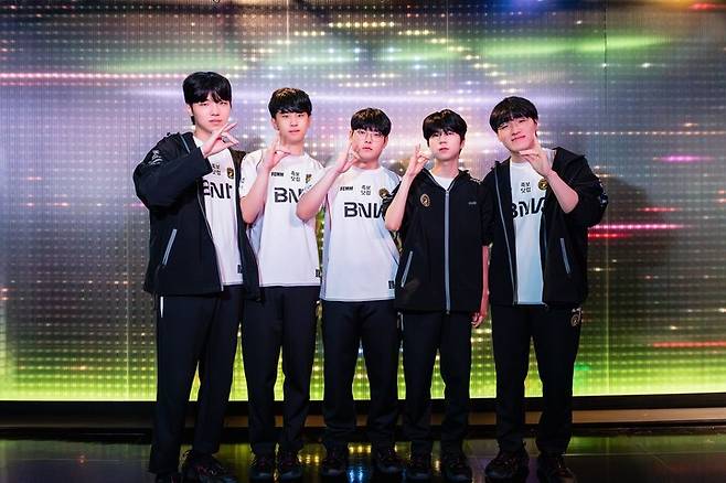 BNK 피어엑스