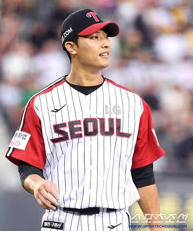 7일 서울 잠실구장에서 열린 SSG-LG전. 6회 등판한 이정용이 무실점으로 이닝을 마친 후 미소짓고 있다.  잠실=정재근 기자 cjg@sportschosun.com/2025.9.7/