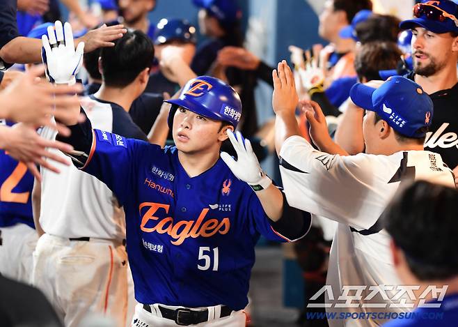 15일 창원NC파크에서 열린 NC와 한화의 경기. 9회 3점 홈런을 날린 한화 문현빈. 창원=송정헌 기자songs@sportschosun.com/2025.08.15/