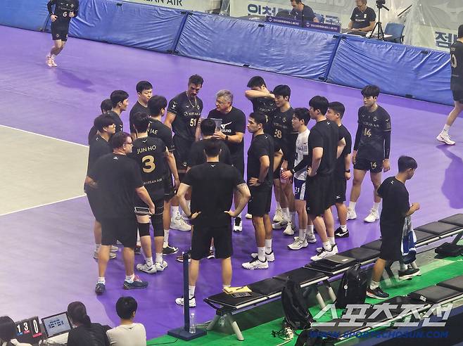 대한항공 선수단. 계양=이종서 기자 bellstop@sportschosun.com