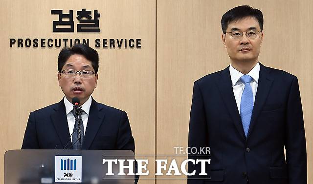 사법정의바로세우기시민행동(사세행)이 8일 인천세관 마약 관련 수사를 무마했다며 노만석 검찰총장 직무대행(왼쪽)을 직권남용과 직무유기 혐의로 고위공직자범죄수사처(공수처)에 고발했다. /이새롬 기자