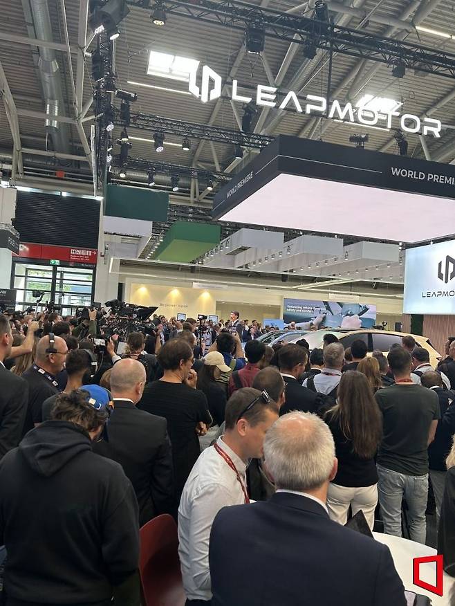 8일(현지시간) 독일 뮌헨에서 열린 'IAA 모빌리티 2025' 전시회 중국 완성차 기업 리프모터 부스. 오현길 기자