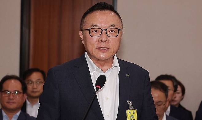 황주호 한국수력원자력 사장이 지난달 19일 국회에서 열린 산업통상자원중소벤처기업위원회 전체회의에 참석회 의원들의 질의에 답하고 있다. 연합뉴스