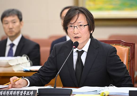 주병기 공정거래위원장 후보자가 5일 서울 여의도 국회 정무위원회에서 열린 인사청문회에서 질의에 답변하고 있다. [사진=곽영래 기자]