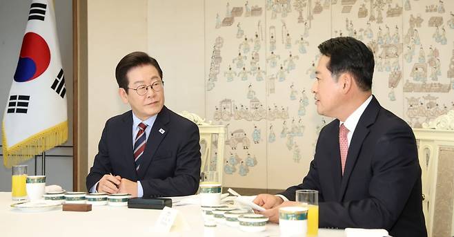 국민의힘 장동혁 대표가 8일 오전 서울 용산 대통령실에서 이재명 대통령, 정청래 더불어민주당 대표와 가진  여야 오찬 회동에서 모두발언을 하고 있다. / 사진=대통령실 사진기자단