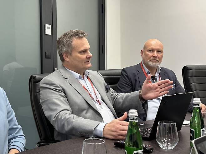 Arkadiusz Tarnowski, deputy director at the Polish Investment and Trade Agency (PAIH), left, and Piotr Placha, key expert for the export goods sector at PAIH, speak during MSPO 2025 in Kielce, Poland. [SEO JI-EUN]