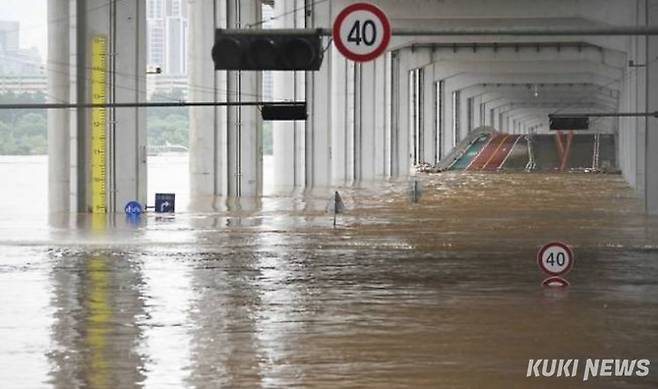 서울 한강 잠수교가 물에 잠겨있다. 쿠키뉴스 자료사진&nbsp;&nbsp;