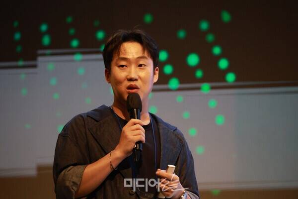 ▲조종하 위베러 이사가 지난 4일 미디어의 미래 컨퍼런스에서 발표를 진행하고 있다. 사진=김용욱 기자