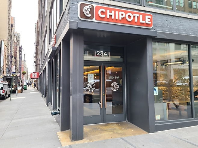뉴욕 맨해튼에 있는 치폴레 매장. [매경DB]