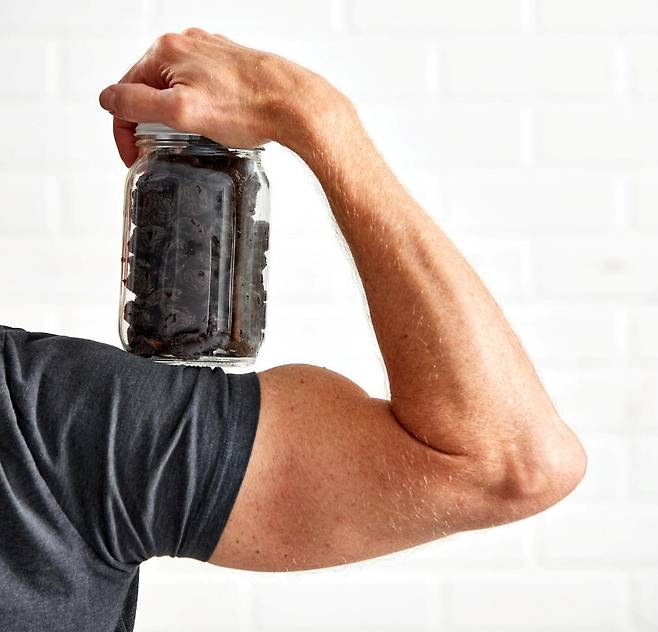 하루에 푸룬을 10알(100g)씩 1년간 꼬박 챙겨 먹은 남성의 뼈가 튼튼해졌다는 사실이 미국 연구에서 입증됐다. /사진=캘리포니아푸룬협회