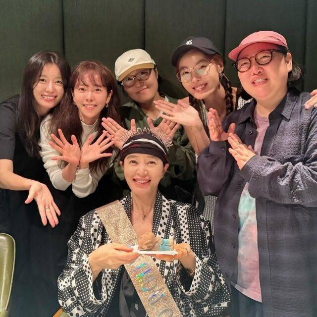 김혜수의 생일 파티에 참석한 동료 배우들. /김혜수 소셜미디어