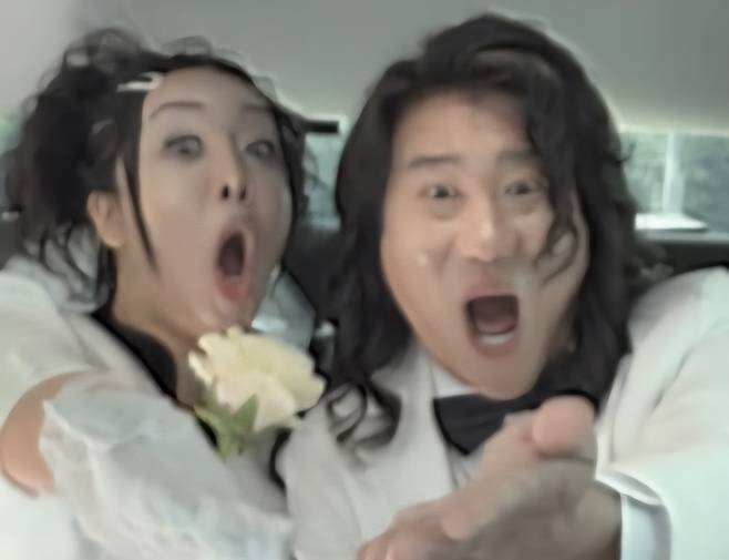 우버 택시가 크리에이터 랄랄, 개그맨 임우일과 협업해 만든 추억의 광고 패러디 장면. [우버 택시 제공]