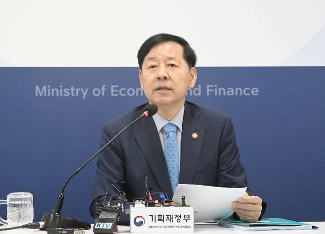 구윤철 경제부총리 겸 기획재정부 장관이 9월 8일 정부세종청사에서 열린 출입기자단간담회에서 모두발언을 하고 있다. 기획재정부 제공