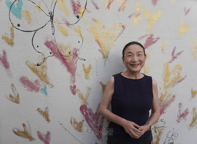 사업가이자 인권운동가인 재일조선인 3세 신숙옥씨가 지난 2일 일본 도쿄의 한 카페에서 서울신문과 인터뷰하고 있다. 자신을 ‘조선인’이라고 소개한 그는 “‘조선인’은 차별적이고 부정적으로 쓰이는 경우가 많다. 나는 가장 차별받는 이 호칭을 버릴 수 없다”고 했다. ‘조선인이 뭐가 나쁘냐’는 항변이다. 도쿄 명희진 특파원