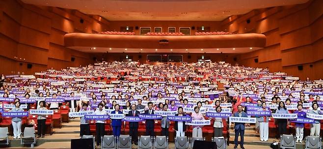 8일 도청 문예회관에서 '제40회 충청남도여성대회'가 열렸다. ⓒ충남도 제공