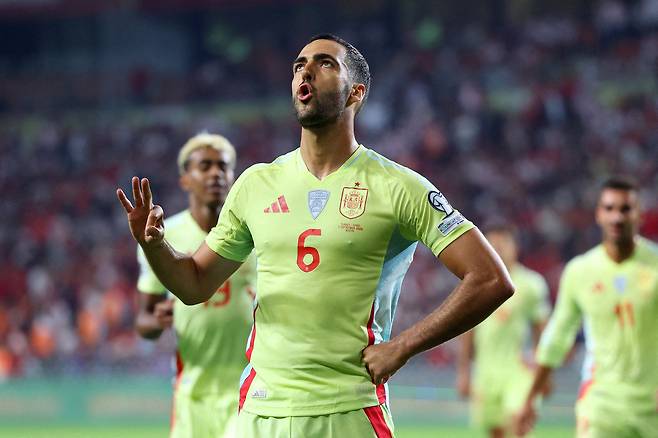 스페인 미켈 메리노가 8일 튀르키예전에서 해트트릭을 달성한 뒤 기뻐하고 있다. 로이터연합뉴스