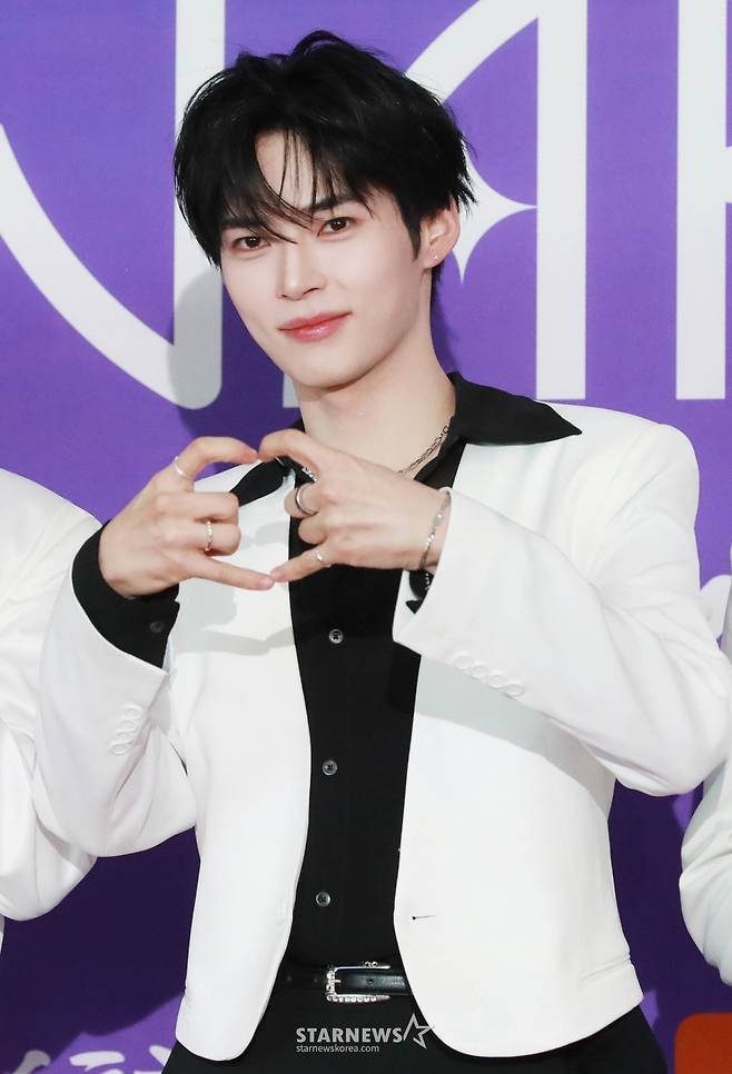 그룹 제로베이스원 성한빈이 22일 오후 서울 성북구 고려대학교 화정체육관에서 진행된 제1회 디 어워즈' 레드카펫 행사에 참석해 포즈를 취하고 있다. /2025.02.22 /사진=이동훈 photoguy@