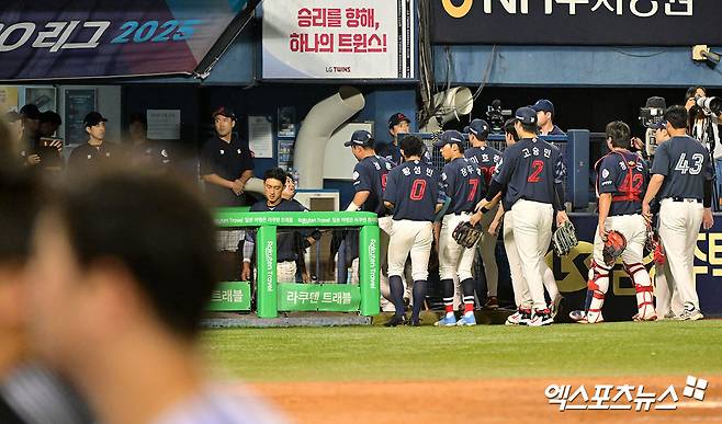 지난달 21일 오후 서울 송파구 잠실야구장에서 열린 '2025 신한 SOL Bank KBO리그' 롯데 자이언츠와 LG 트윈스의 경기, 롯데와 LG가 연장 11회끝에 6:6 무승부를 기록했다. 엑스포츠뉴스 DB