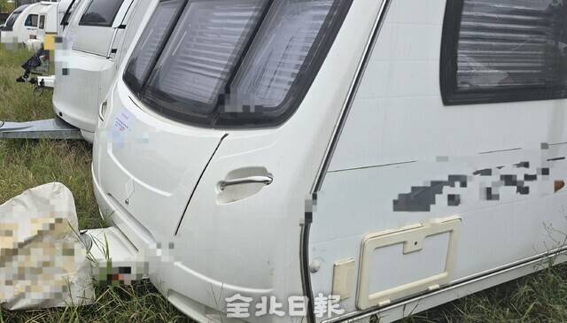 주차되어 있는 캠핑 트레일러와 카라반들. 김문경 기자