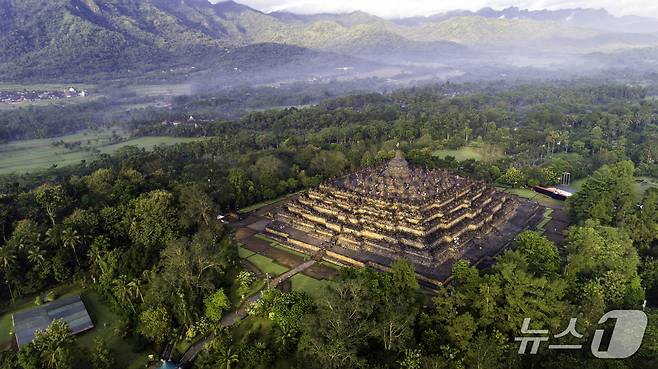 AR로 가상투어할 수 있는  보로부두르 사원(인도네시아 관광부 제공)