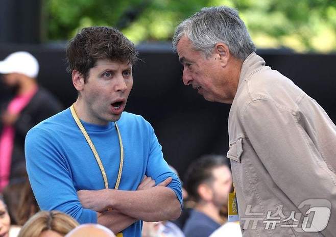 샘 올트먼 CEO가 2024년 6월 10일 월요일 캘리포니아주 쿠퍼티노에서 열린 애플 행사에 참석하는 모습. ⓒ AFP=뉴스1