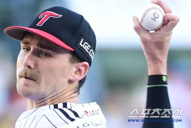 30일 잠실구장에서 열린 LG와 키움의 경기. 선발 투구하고 있는 LG 톨허스트. 잠실=송정헌 기자songs@sportschosun.com/2025.08.30/