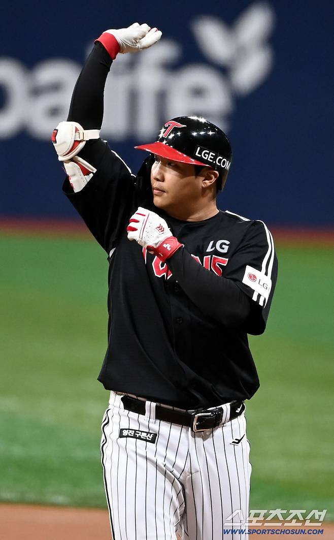 9일 고척스카이돔에서 열린 LG와 키움의 경기, 1회초 1사 2,3루 LG 문보경이 선취 1타점 적시타를 치고 기뻐하고 있다. 고척=허상욱 기자wook@sportschosun.com/2025.09.09/