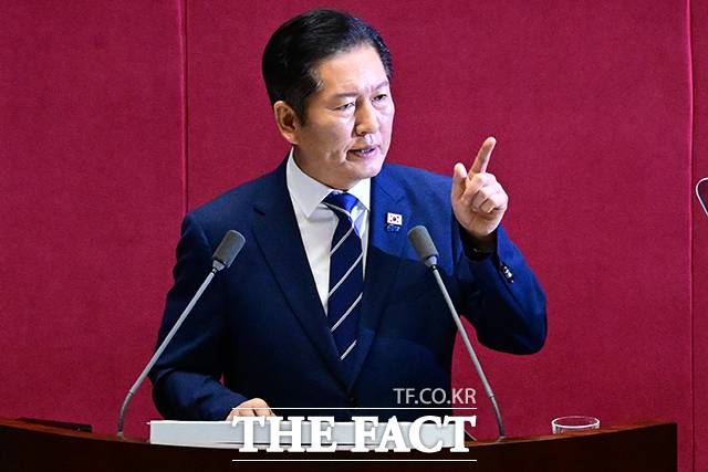 정청래 더불어민주당 대표가 9일 오전 서울 여의도 국회 본회의장에서 교섭단체 대표 연설을 하고 있다./국회=남윤호 기자