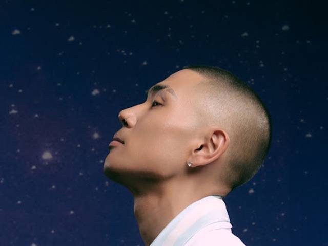 프로듀서 겸 가수 빈스가 9일 밤 10시 시작하는 EBS 라디오 프로그램 '경청'에 출연한다. /더블랙레이블