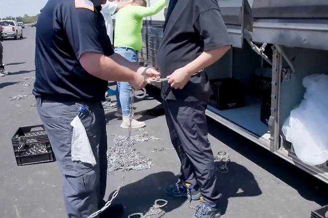 현대차·LG에너지솔루션 합작 배터리 공장에서 한국인 근로자들이 체포되는 영상이 공개됐다