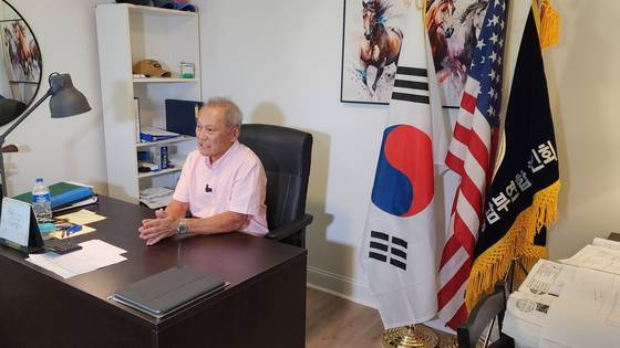 지난 4일(현지시간) 미 이민당국의 대규모 체포 작전이 진행된 미국 조지아주 서배나 현대차-LG에너지솔루션 합작 공장 인근에 위치한 게스트하우스를 운영하는 임태환 조지아 동남부 연합한인회장이 7일 중앙일보와 인터뷰하고 있다. 서배나=강태화 특파원