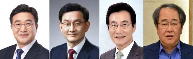 ▲ 사진 왼쪽부터 윤호중 행정안전부&nbsp;장관·윤창렬 국무조정실장·김중석 강원도민일보 회장·김기석 강원대 명예교수 [강원 연고 지방시대위원회 위원]