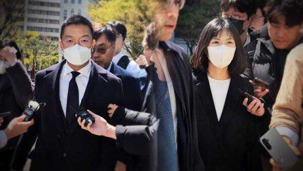 ▲서울남부지방법원 1차공판에 출석하는 윤관 블루런벤처스 대표(왼쪽)와 구연경 LG복지재단 대표(오른쪽). 한양경제