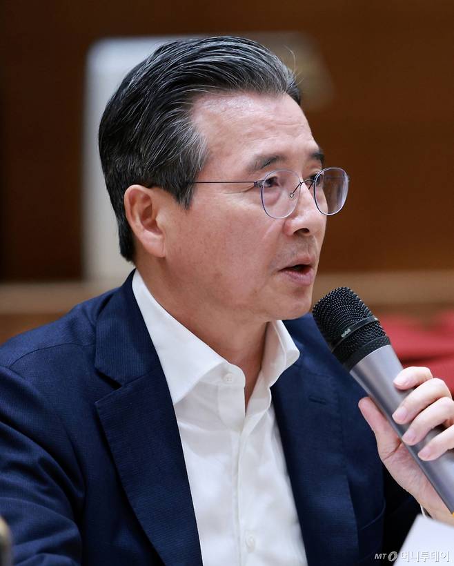 [서울=뉴시스] 고범준 기자 = 김용범 정책실장이 20일 서울 용산 대통령실 청사에서 열린 주요 3실장 기자간담회에서 발언하고 있다. 2025.08.20. bjko@newsis.com /사진=고범준